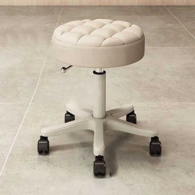 Lichte luxe kappersstoelen Een - Beauty Works Makeup recensie en prijs