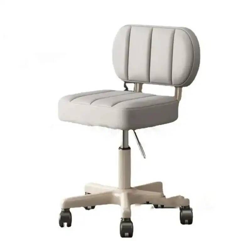 Lichte luxe kappersstoelen Een - Beauty Works Makeup recensie en prijs