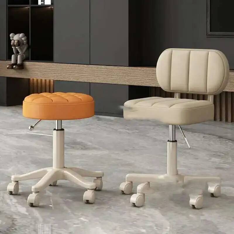 Lichte luxe kappersstoelen Een - Beauty Works Makeup recensie en prijs